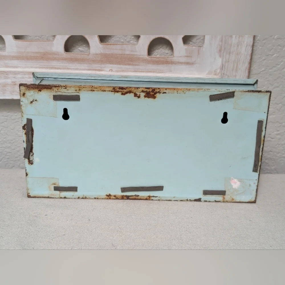 Vintage unbranded metal tissue holder powder blue MCM retro 1950s 1960s bathroom